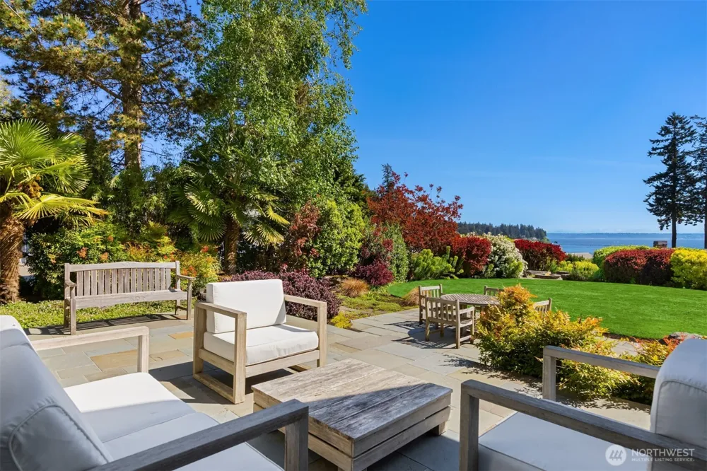 10017 Edgecombe Place NE Bainbridge Island, WA 98110