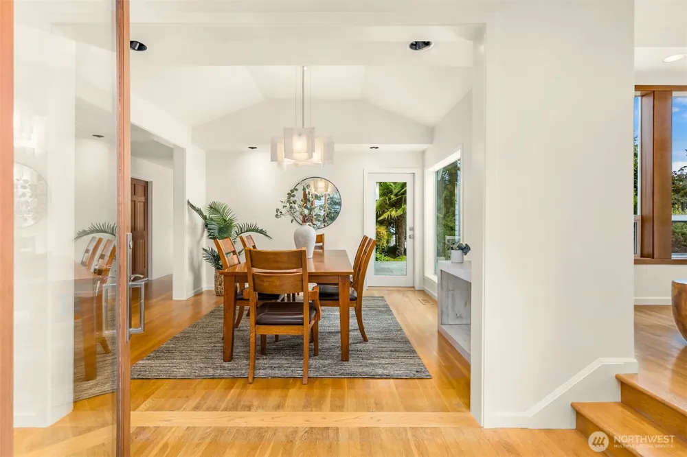 10017 Edgecombe Place NE Bainbridge Island, WA 98110