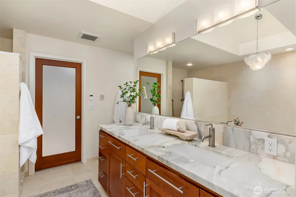 10017 Edgecombe Place NE Bainbridge Island, WA 98110