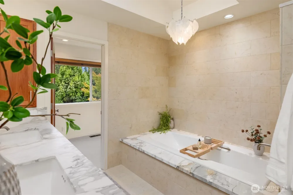 10017 Edgecombe Place NE Bainbridge Island, WA 98110