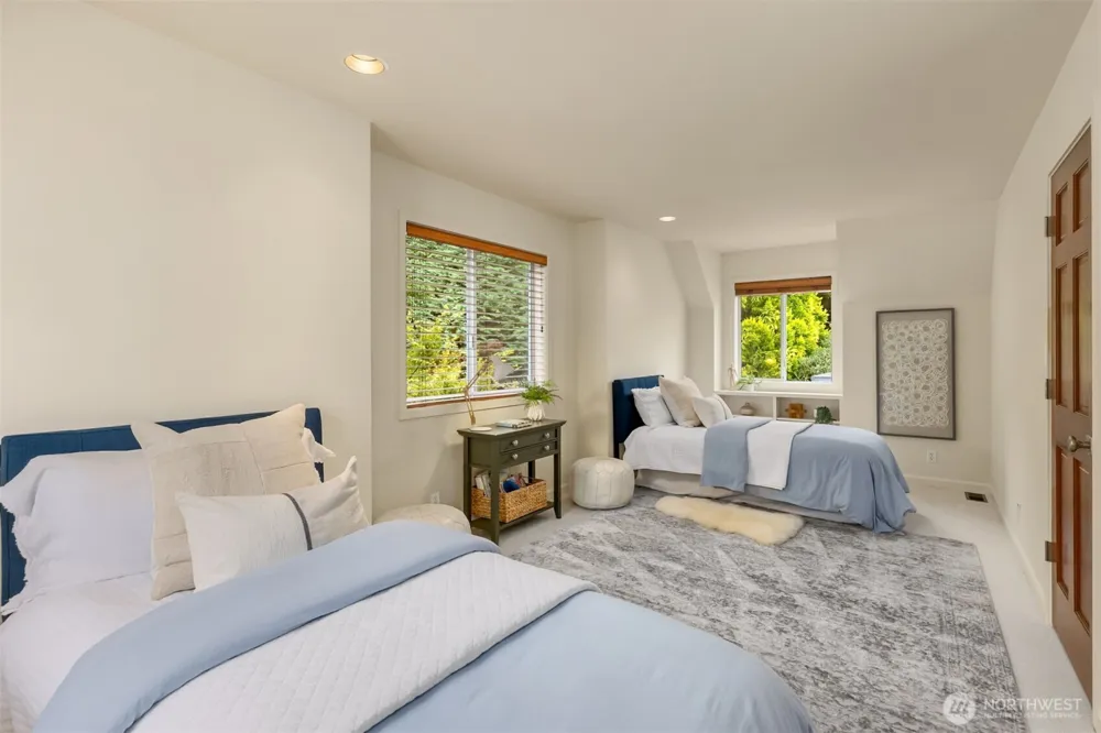 10017 Edgecombe Place NE Bainbridge Island, WA 98110