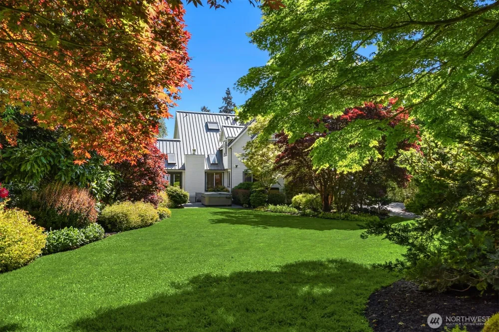 10017 Edgecombe Place NE Bainbridge Island, WA 98110