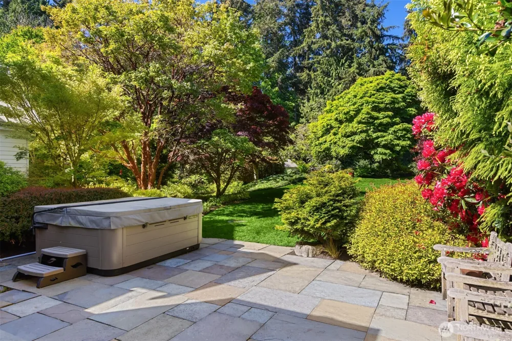 10017 Edgecombe Place NE Bainbridge Island, WA 98110