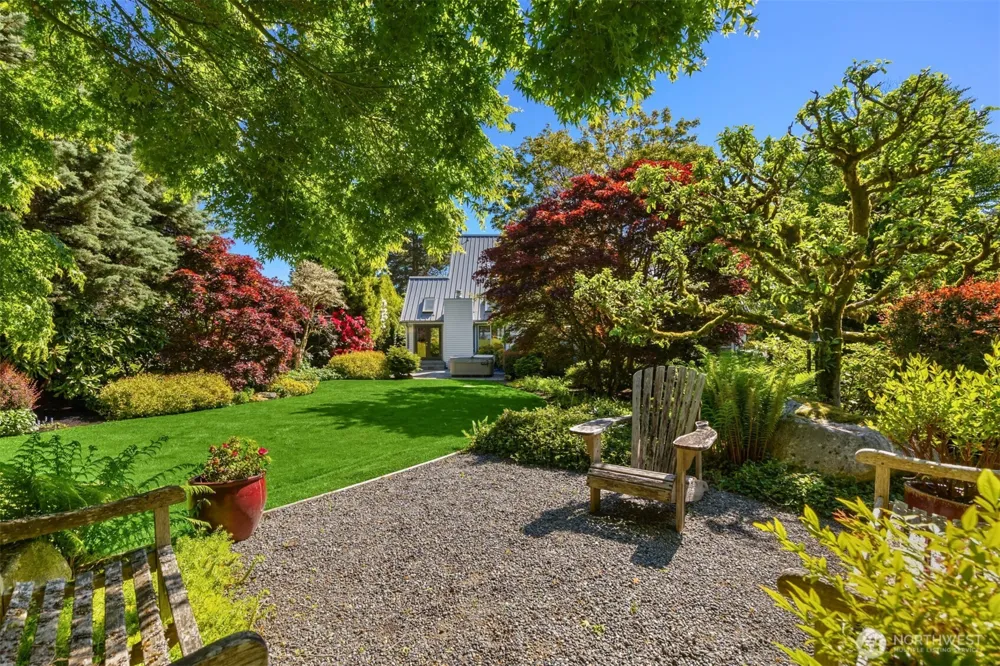 10017 Edgecombe Place NE Bainbridge Island, WA 98110
