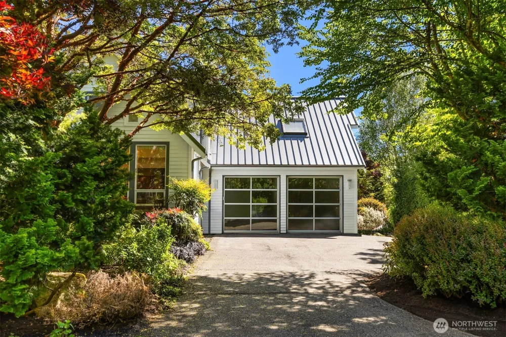 10017 Edgecombe Place NE Bainbridge Island, WA 98110