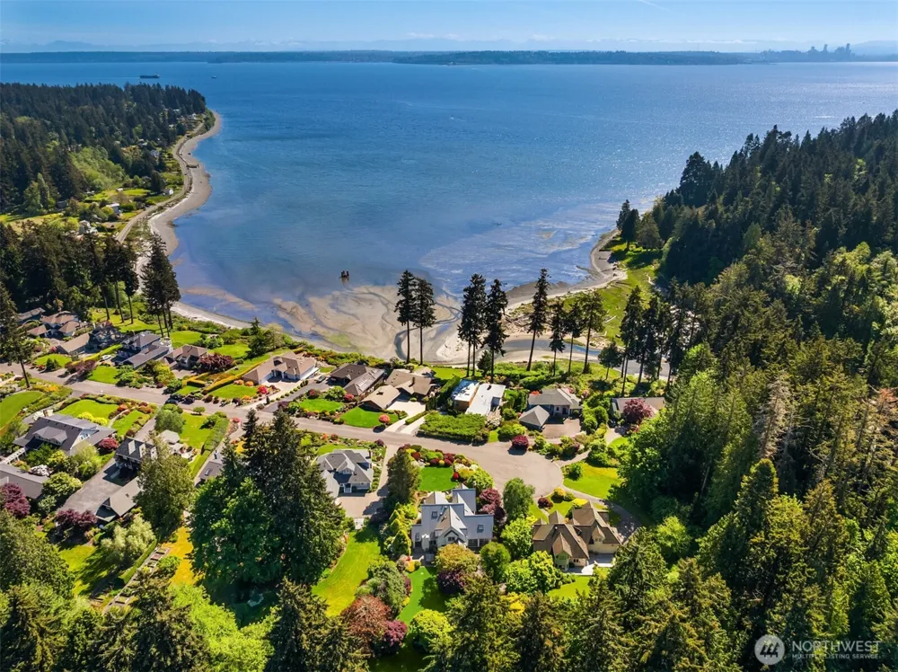 10017 Edgecombe Place NE Bainbridge Island, WA 98110
