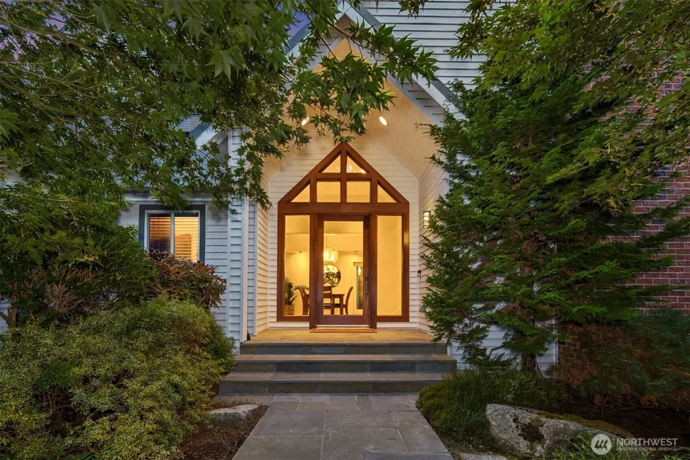 10017 Edgecombe Place NE Bainbridge Island, WA 98110