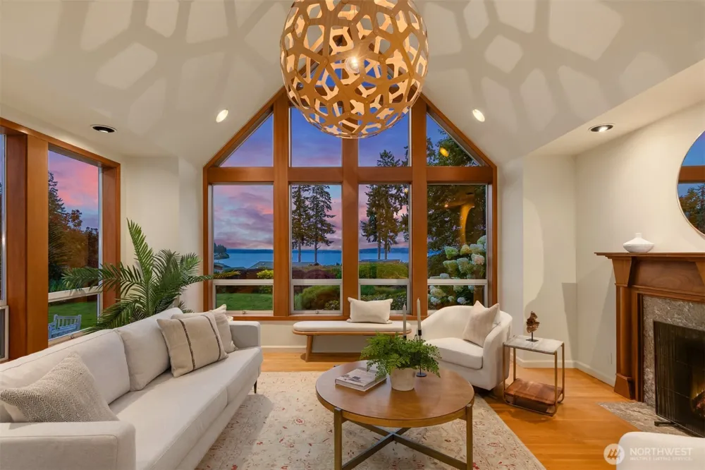 10017 Edgecombe Place NE Bainbridge Island, WA 98110