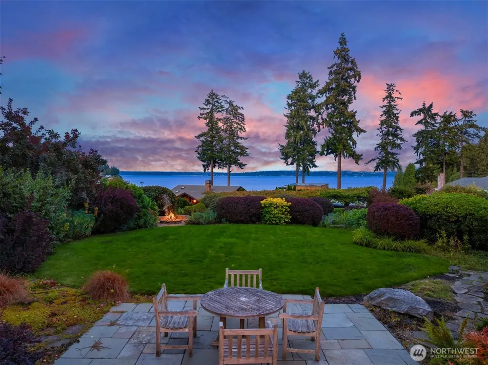 10017 Edgecombe Place NE Bainbridge Island, WA 98110