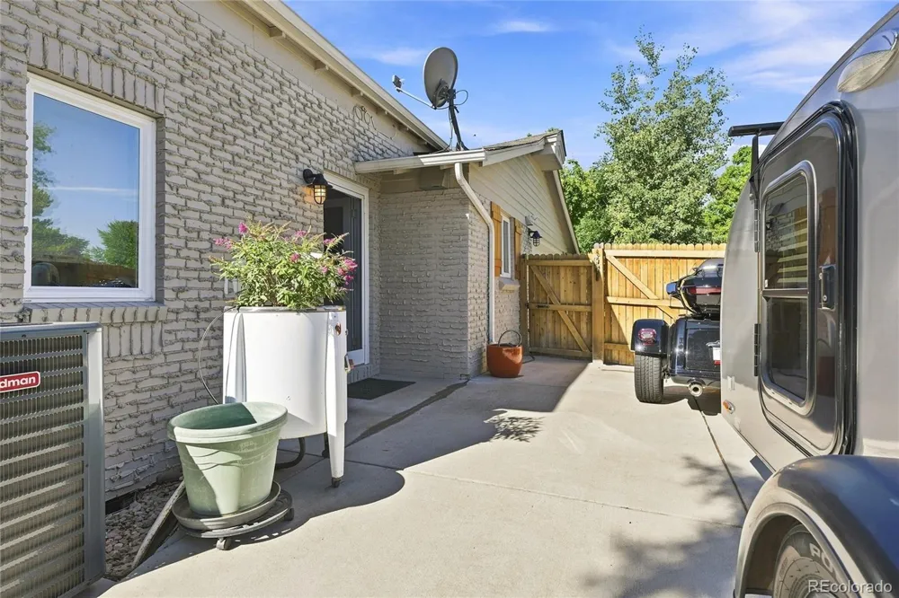 3804 S Elm Street Denver, CO 80237