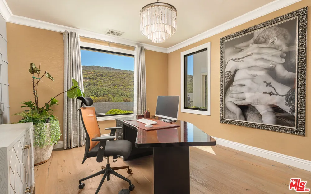 2691 Country Ridge Road Calabasas, CA 91302