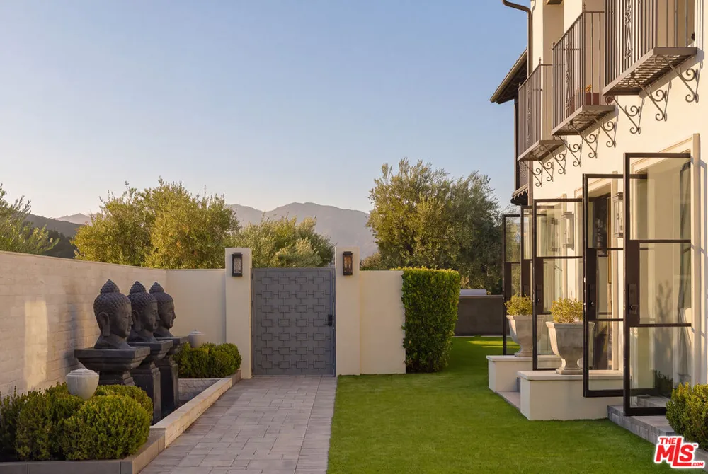 2691 Country Ridge Road Calabasas, CA 91302
