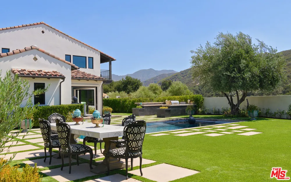 2691 Country Ridge Road Calabasas, CA 91302