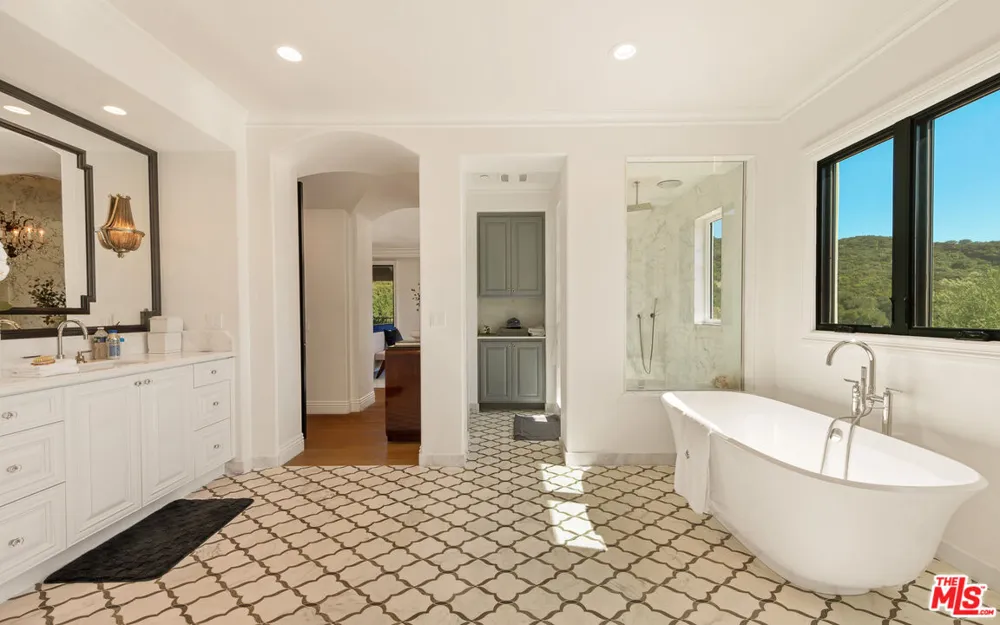2691 Country Ridge Road Calabasas, CA 91302