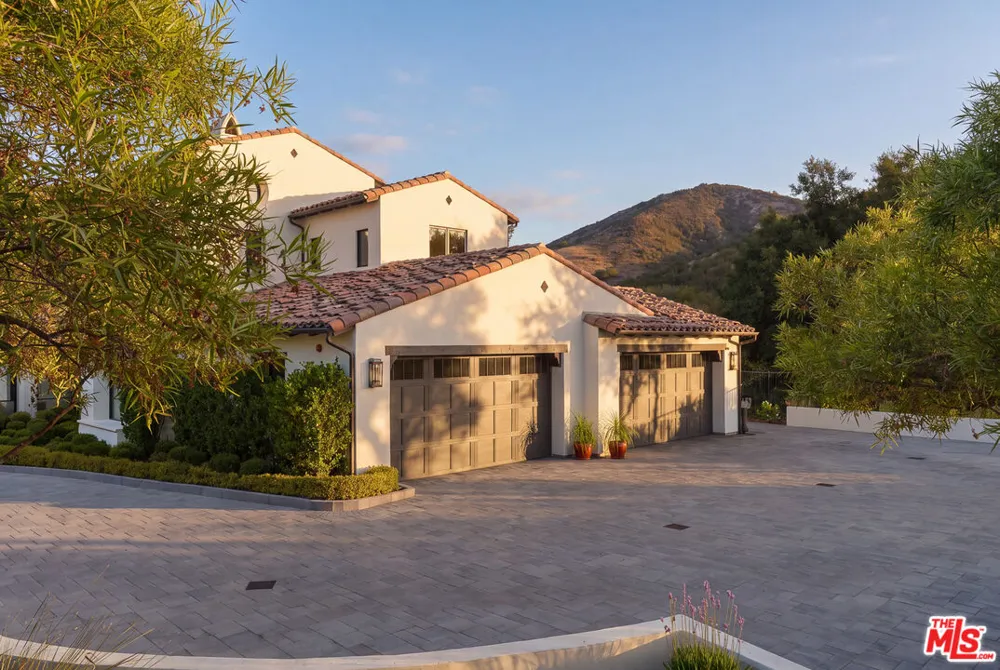 2691 Country Ridge Road Calabasas, CA 91302