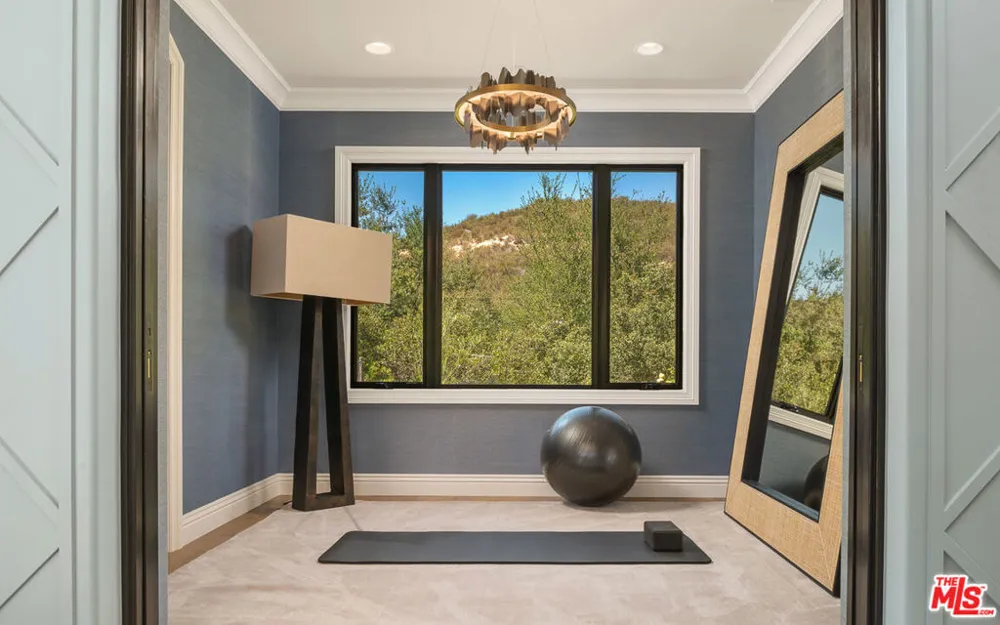 2691 Country Ridge Road Calabasas, CA 91302