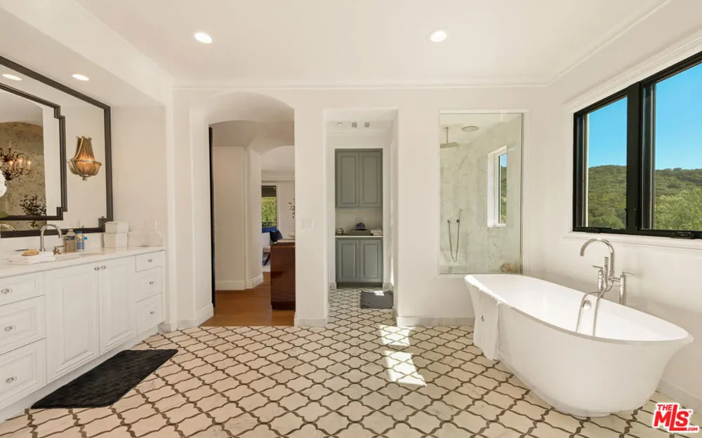 2691 Country Ridge Road Calabasas, CA 91302