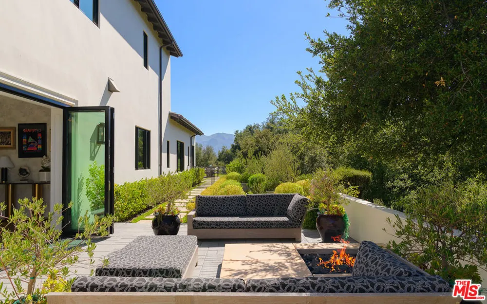 2691 Country Ridge Road Calabasas, CA 91302