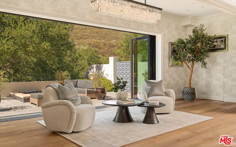 2691 Country Ridge Road Calabasas, CA 91302