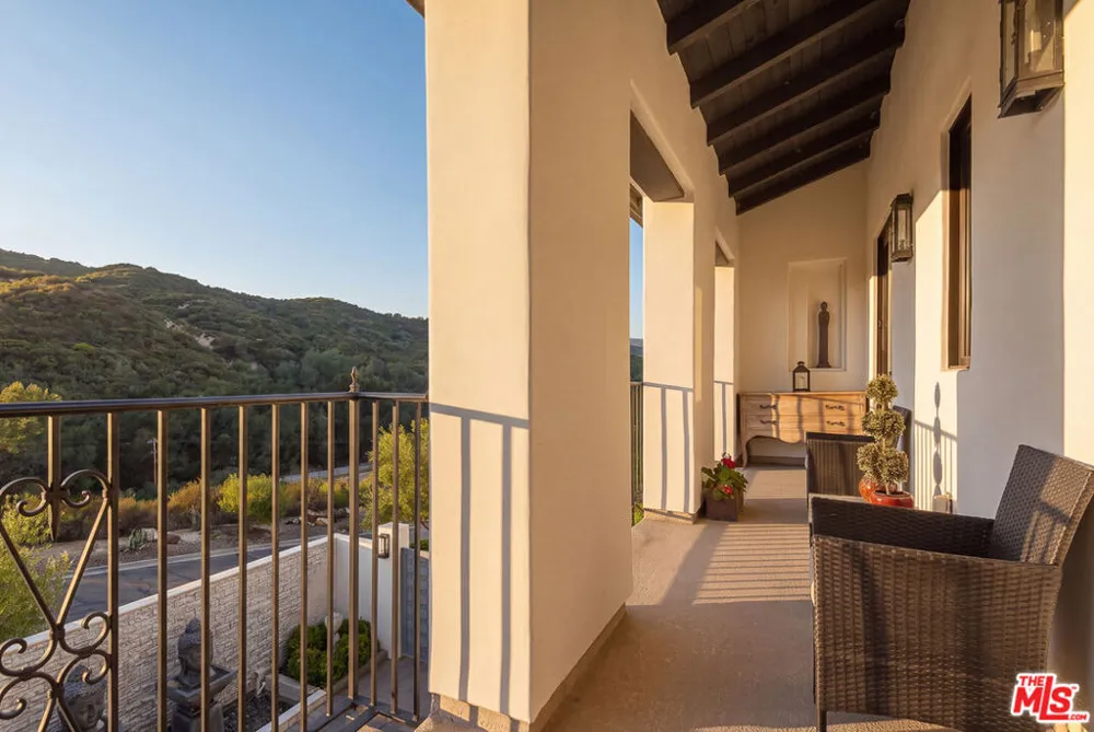 2691 Country Ridge Road Calabasas, CA 91302