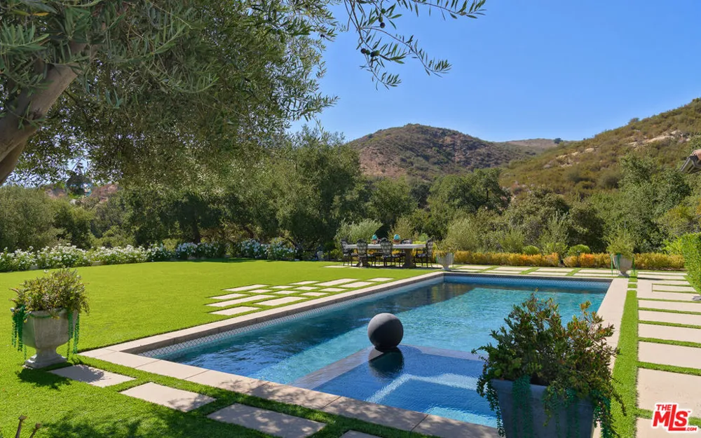2691 Country Ridge Road Calabasas, CA 91302