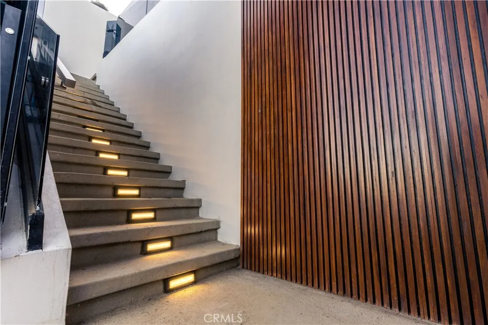 8148 Gould Avenue Hollywood Hills, CA 90046