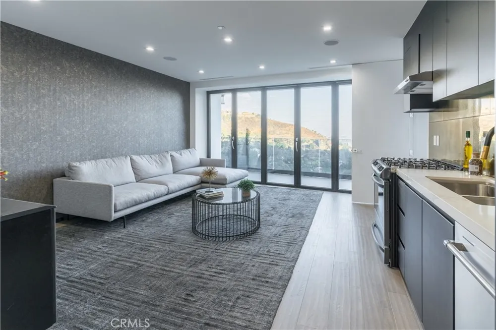 8148 Gould Avenue Hollywood Hills, CA 90046