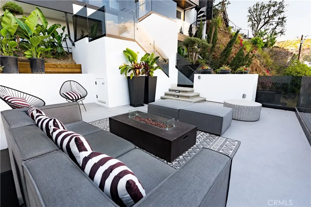 8148 Gould Avenue Hollywood Hills, CA 90046
