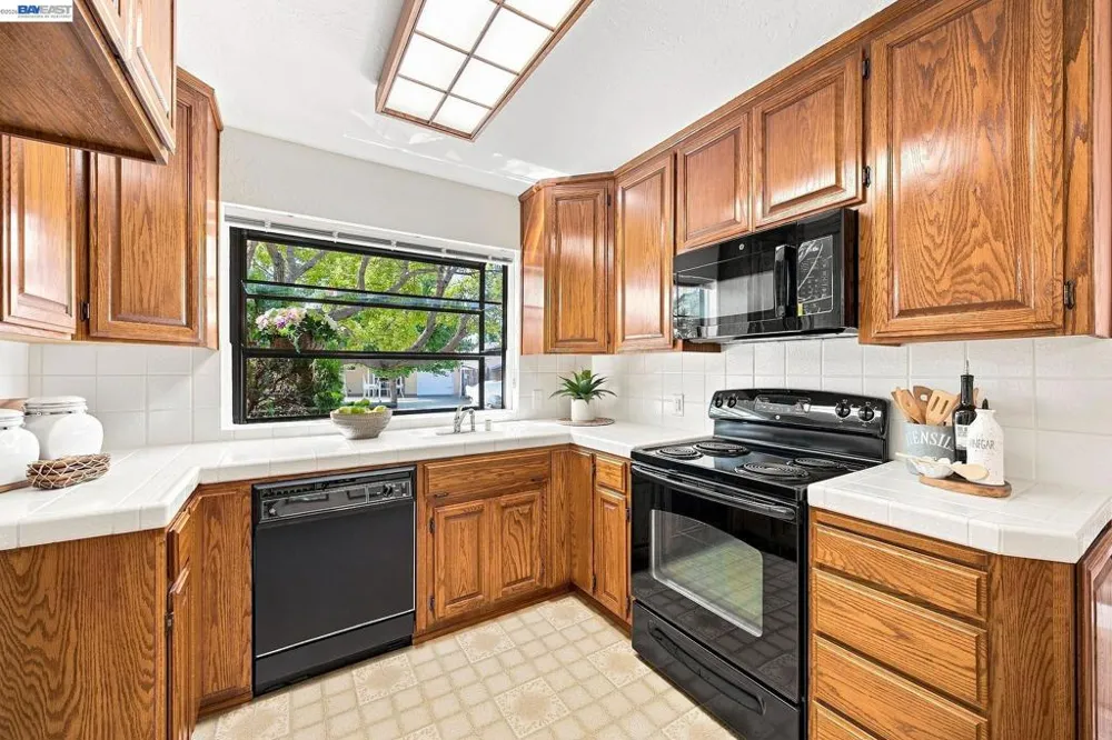2220 Farley St Castro Valley, CA 94546