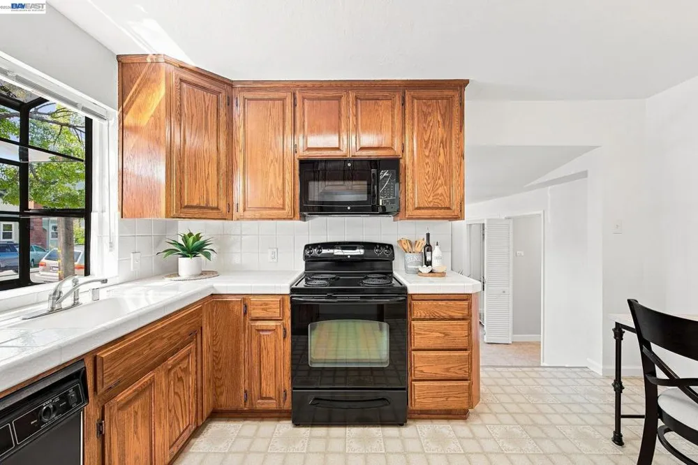 2220 Farley St Castro Valley, CA 94546