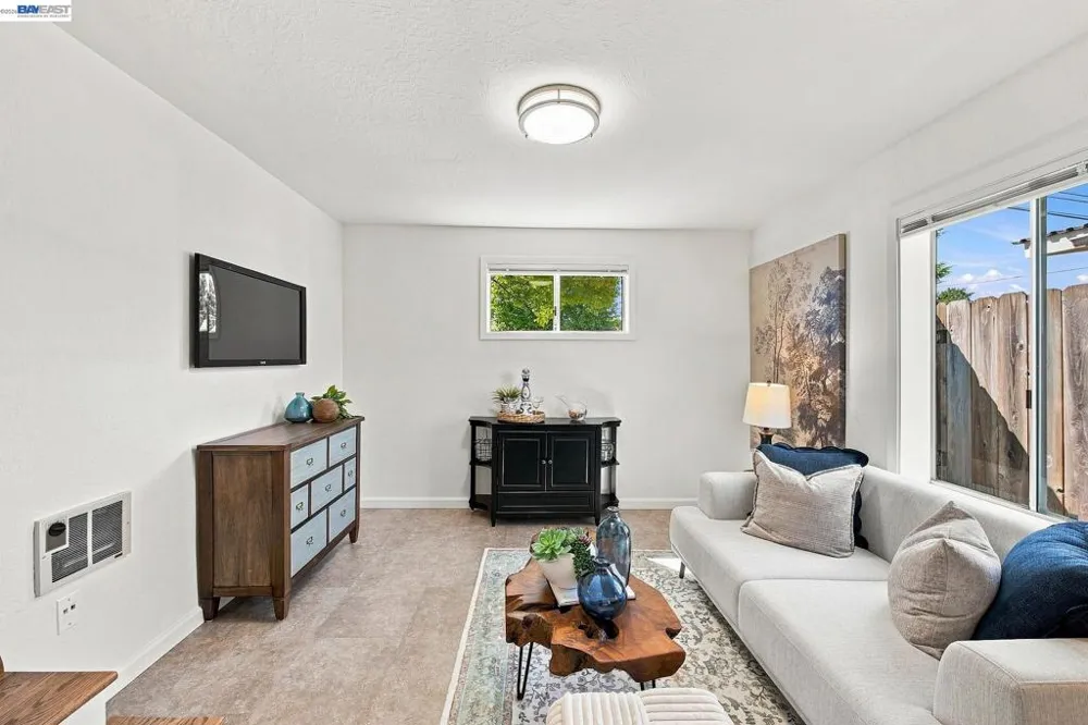 2220 Farley St Castro Valley, CA 94546