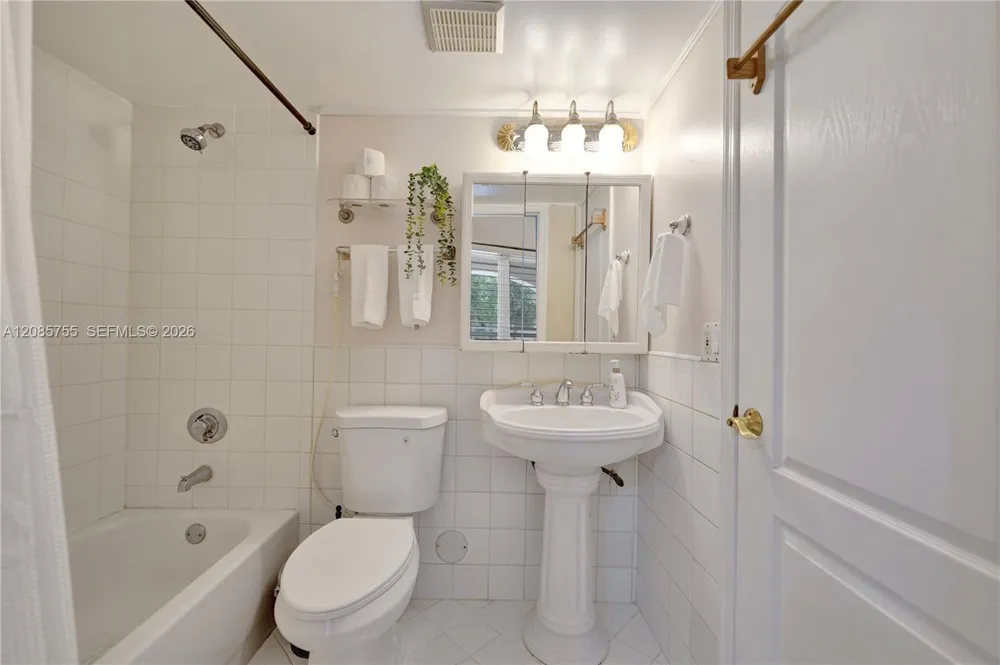 2298 NW 78th Ave #102 Pembroke Pines, FL 33024