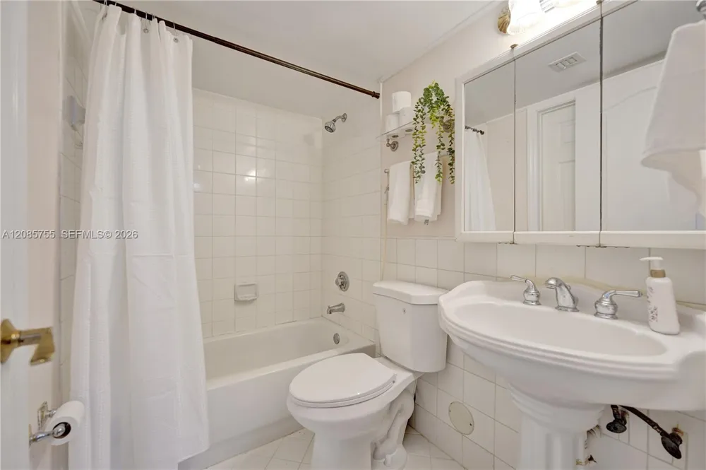 2298 NW 78th Ave #102 Pembroke Pines, FL 33024