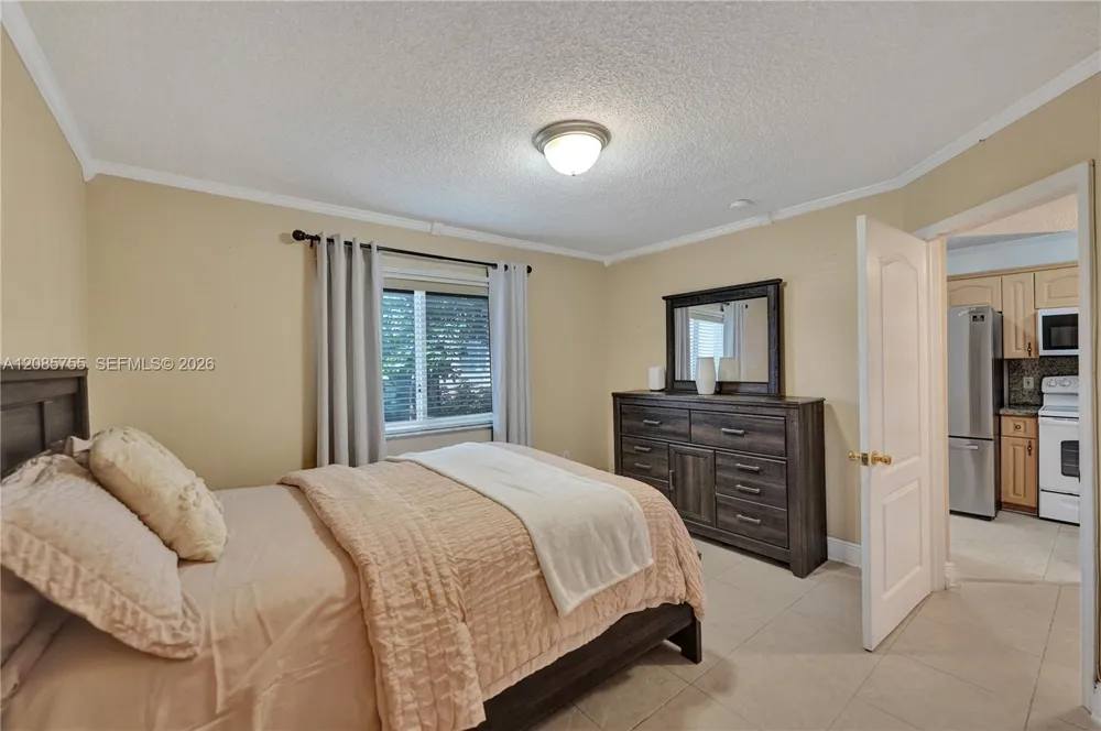 2298 NW 78th Ave #102 Pembroke Pines, FL 33024
