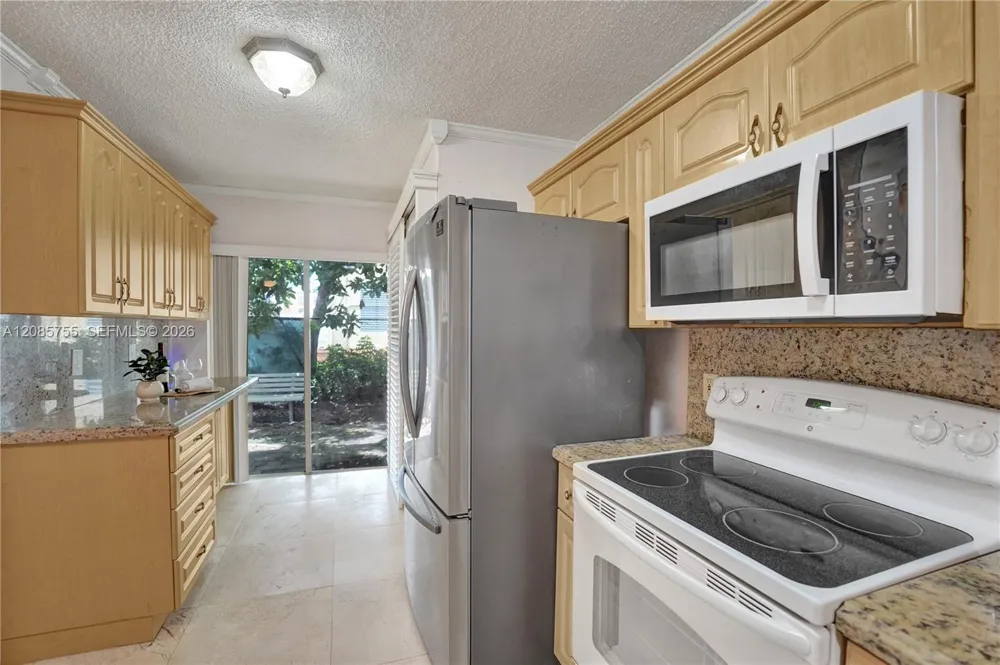 2298 NW 78th Ave #102 Pembroke Pines, FL 33024