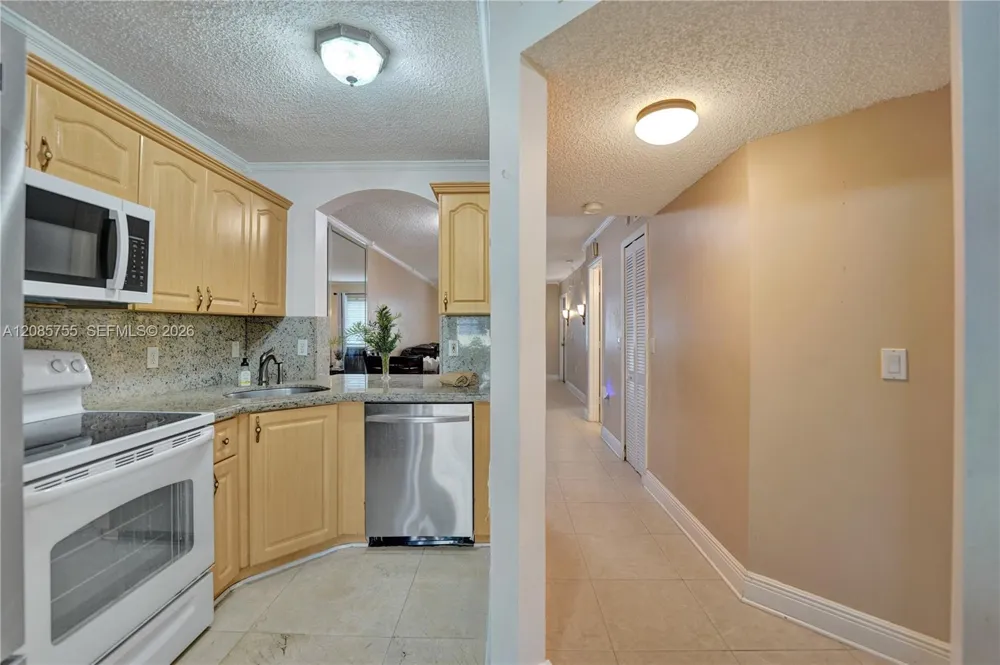 2298 NW 78th Ave #102 Pembroke Pines, FL 33024