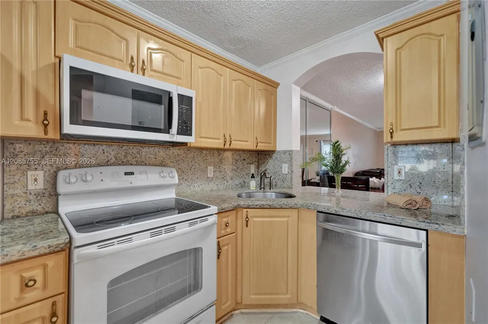2298 NW 78th Ave #102 Pembroke Pines, FL 33024