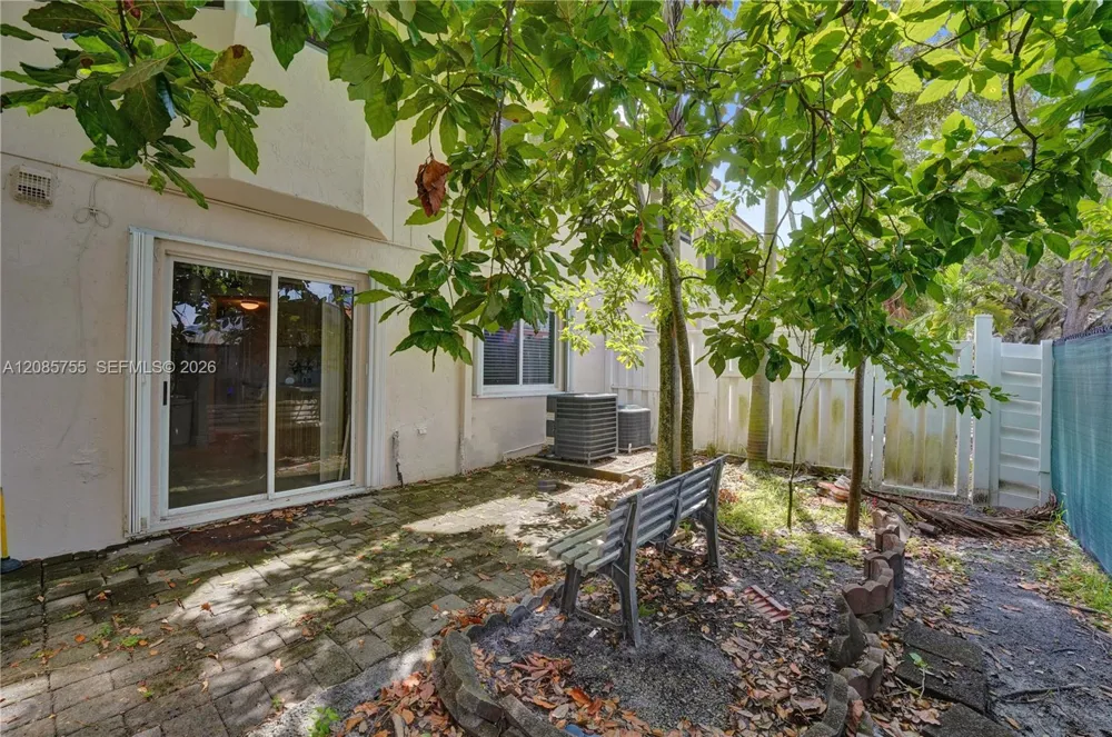 2298 NW 78th Ave #102 Pembroke Pines, FL 33024