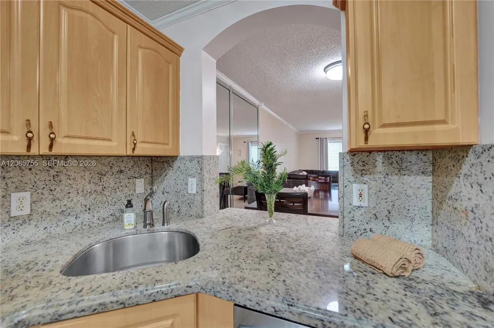2298 NW 78th Ave #102 Pembroke Pines, FL 33024