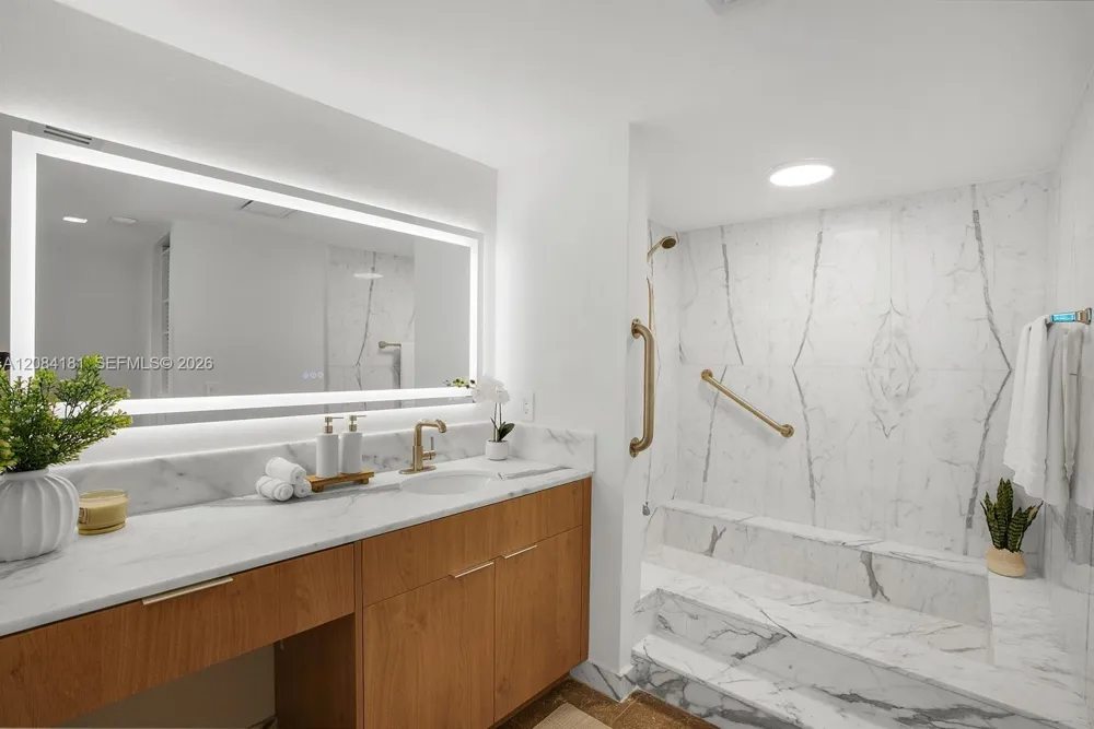 155 Ocean Lane Dr #103 Key Biscayne, FL 33149