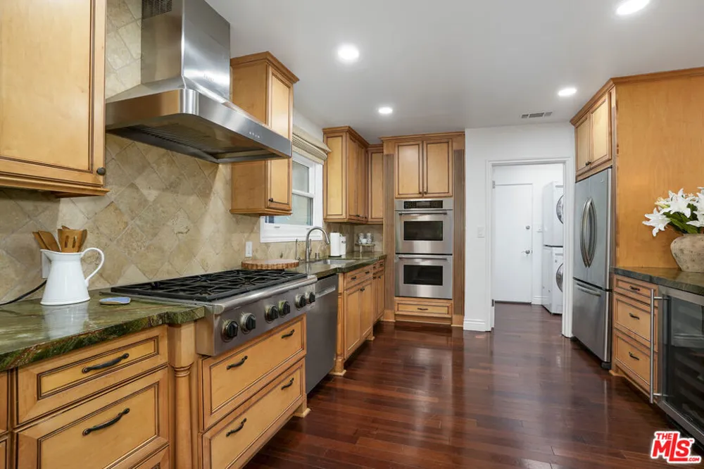 3452 Mandeville Canyon Road Los Angeles, CA 90049