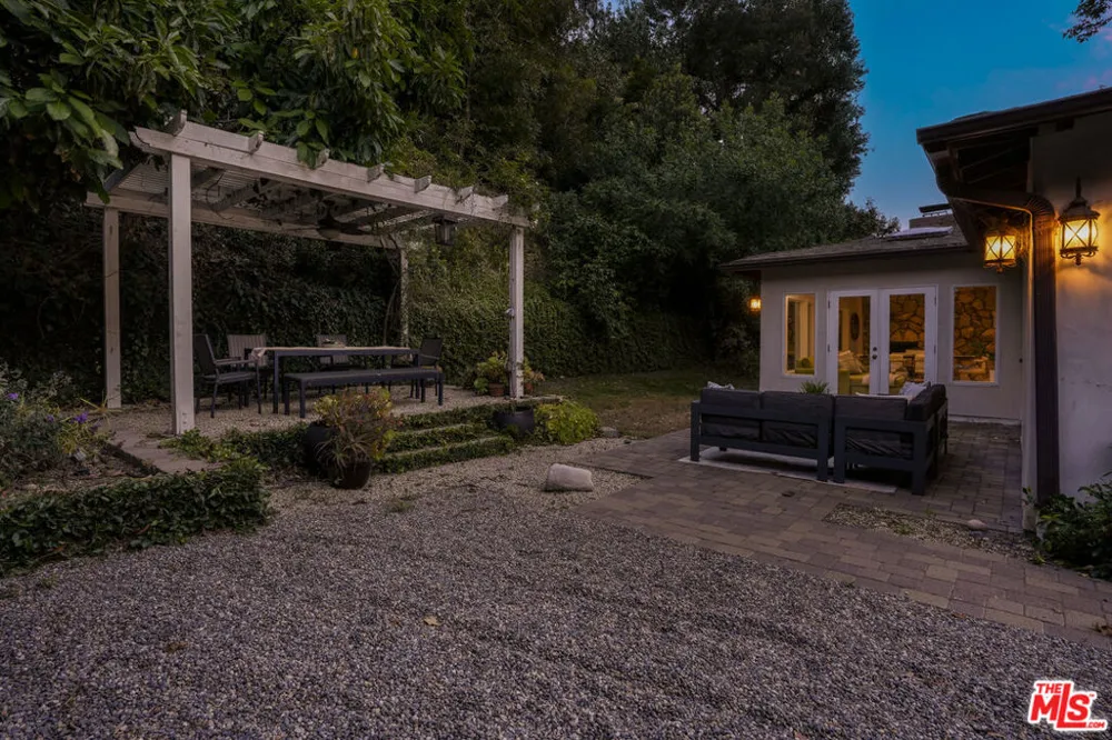 3452 Mandeville Canyon Road Los Angeles, CA 90049