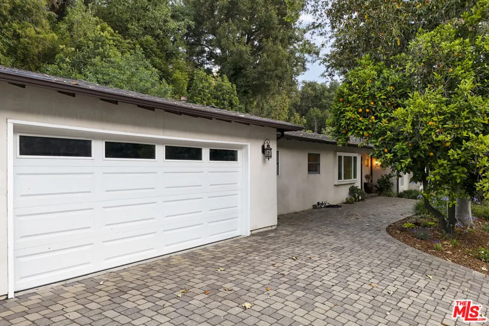 3452 Mandeville Canyon Road Los Angeles, CA 90049