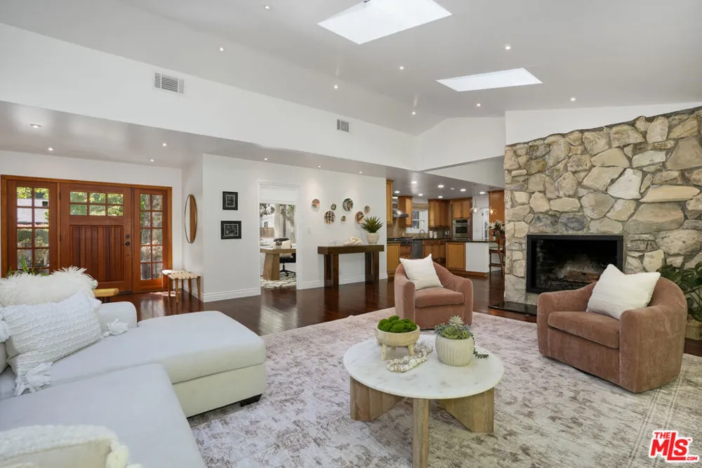 3452 Mandeville Canyon Road Los Angeles, CA 90049