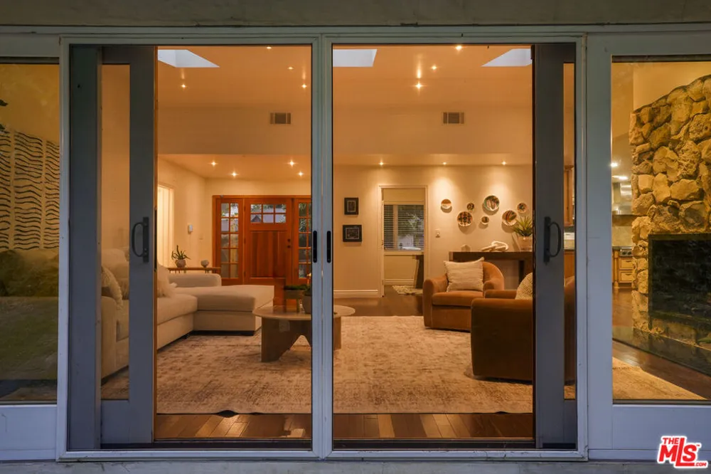 3452 Mandeville Canyon Road Los Angeles, CA 90049