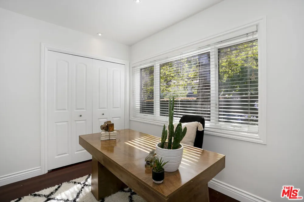 3452 Mandeville Canyon Road Los Angeles, CA 90049