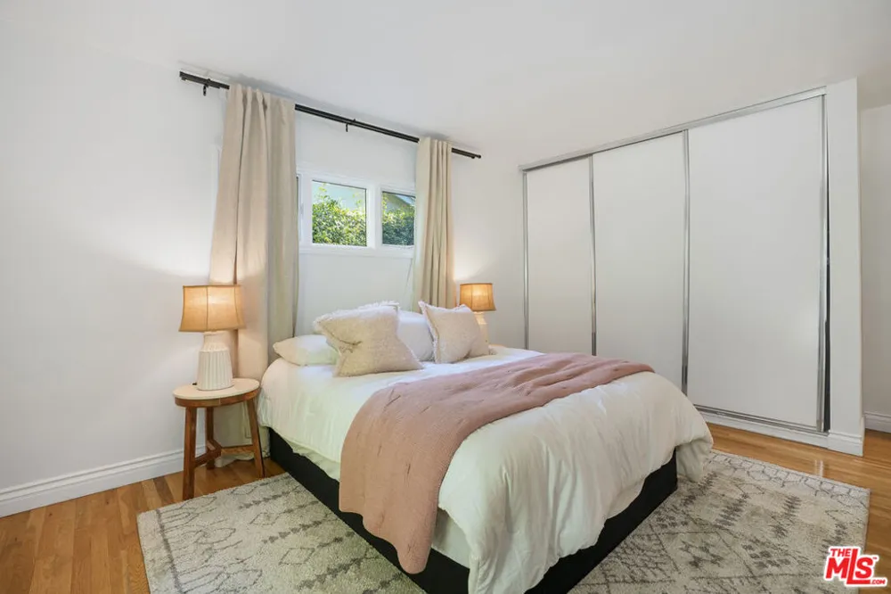 3452 Mandeville Canyon Road Los Angeles, CA 90049