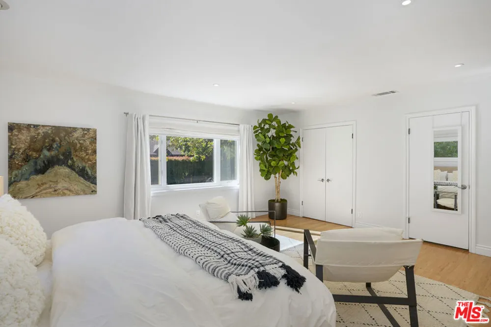 3452 Mandeville Canyon Road Los Angeles, CA 90049
