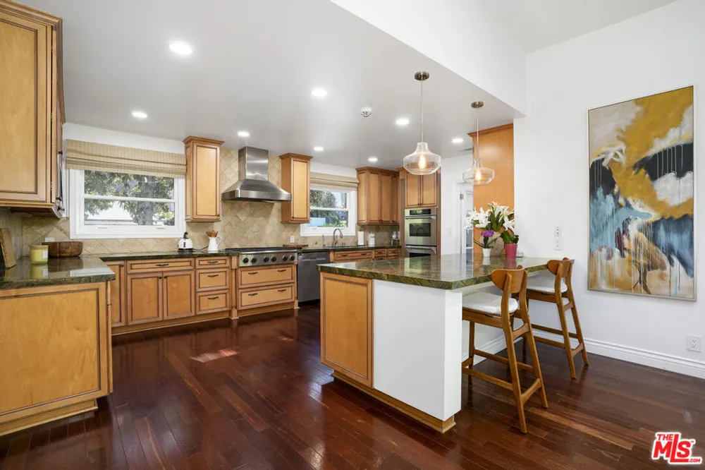3452 Mandeville Canyon Road Los Angeles, CA 90049