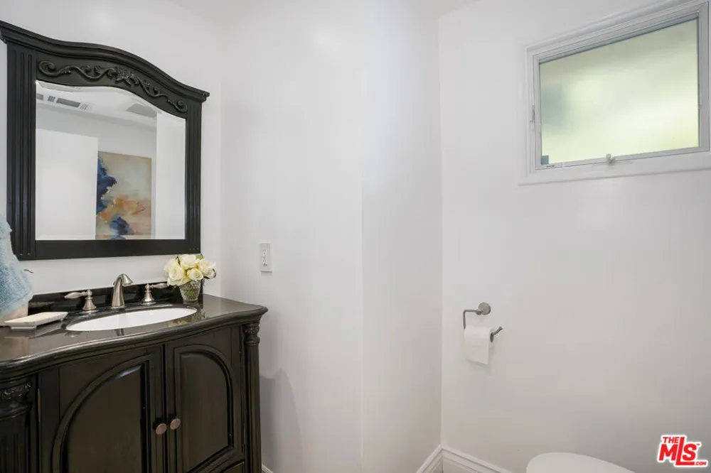 3452 Mandeville Canyon Road Los Angeles, CA 90049